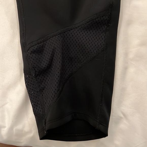 Adidas Running aeroready yoga capris black medium mesh EUC - Picture 6 of 7
